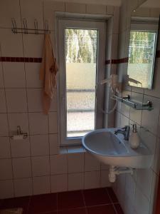 A bathroom at Ponty-Poronty Vendégház