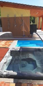 The swimming pool at or close to Ponty-Poronty Vendégház
