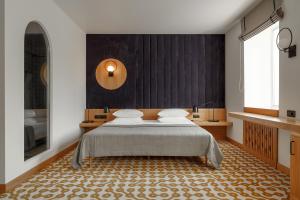 En eller flere senge i et værelse på Vladimir Hotel