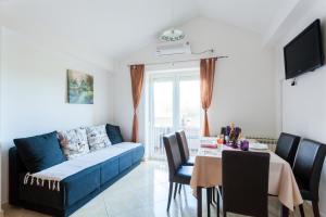 TV a/nebo společenská místnost v ubytování Apartments L&S