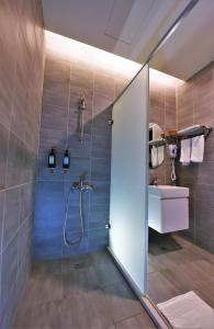 a bathroom with a shower and a sink at Yu Kun Tien Hotel in Shalu