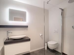 Koupelna v ubytování Rubensplein 7p, 4 adults & 3 kids - free parking