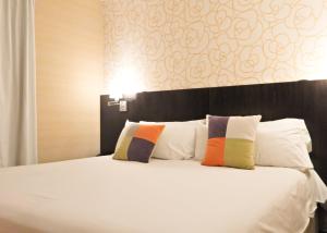 Posteľ alebo postele v izbe v ubytovaní Ribera Sur Hotel