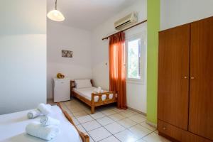 Postel nebo postele na pokoji v ubytování Antonis Studio + 6 fotografií