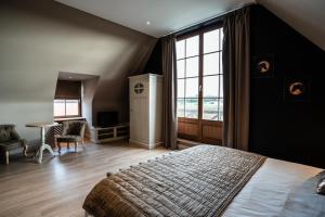 a bedroom with a bed and a large window at Dartmoor Cottage in Merris