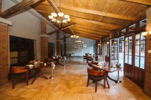 Гостиная зона в Elewana Arusha Coffee Lodge