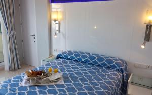 A bed or beds in a room at Hotel La Cala Finestrat