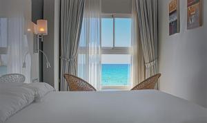 A bed or beds in a room at Hotel La Cala Finestrat Még 37 kép