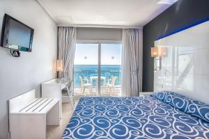 A bed or beds in a room at Hotel La Cala Finestrat
