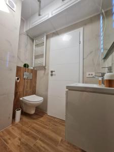 Ένα μπάνιο στο Apartament Luca P4B Oradea Prima Residence +52 φωτογραφίες