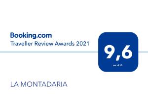 Zavattarello的住宿－LA MONTADARIA，蓝色方形,有旅行审查奖项和单词