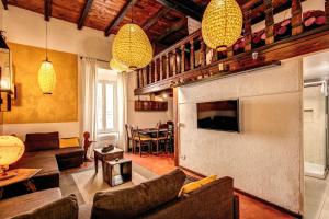 a living room with a couch and a tv at La Scala in Rome