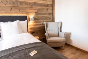 Typically Swiss Hotel Ermitage客房内的一张或多张床位
