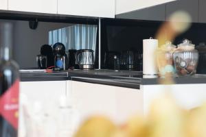 Kuchnia lub aneks kuchenny w obiekcie Mala Dalmacija Apartments by Mediteran Travel