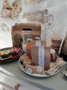 Jedlo v ubytovaní bed & breakfast alebo blízkom okolí