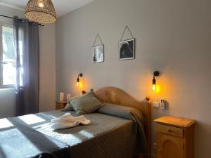 Un pat sau paturi într-o cameră la Le Domaine de Laforest