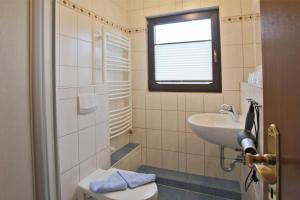 Hotel & Restaurant Am Wasser tesisinde bir banyo