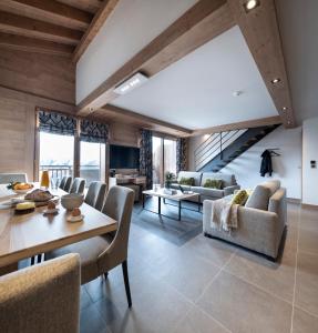 A seating area at Residence Alpen Lodge