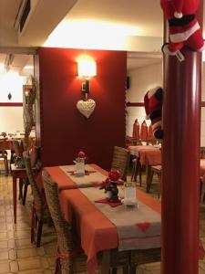 Restorāns vai citas vietas, kur ieturēt maltīti, naktsmītnē Hotel & Restaurant Edelweiss Alpine Lodge