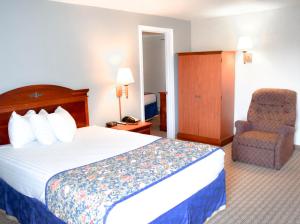 A bed or beds in a room at Knights Inn North Attleboro