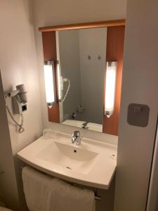 Hotel ibis Braga tesisinde bir banyo