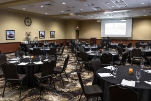 Restoran atau tempat lain untuk makan di ClubHouse Hotel & Suites Fargo