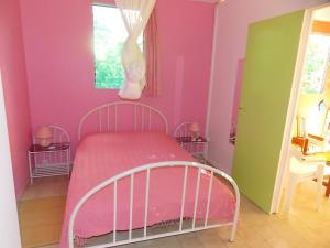 Postel nebo postele na pokoji v ubytování Maison cosy à Sainte-Luce avec piscine partagée
