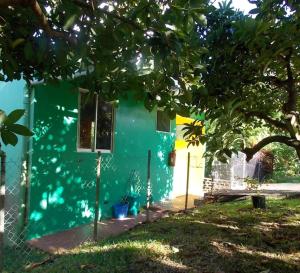 Zahrada ubytování Maison cosy à Sainte-Luce avec piscine partagée