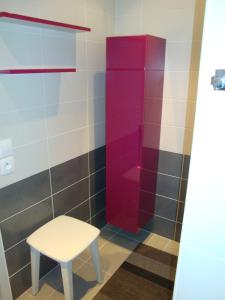 a bathroom with a stool and a red shower at LE CARRE MONTFORT in Vaison-la-Romaine +11 photos