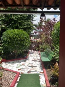 HI Hostel Chapada外面的花园
