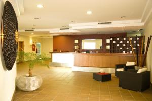 a lobby with a waiting room and a waiting counter at Cerro Mar Atlantico & Cerro Mar Garden in Albufeira +21 photos