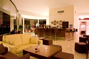 a living room with a couch and a table at Cerro Mar Atlantico & Cerro Mar Garden in Albufeira