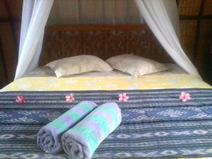 Cama ou camas em um quarto em Tyrrell Cottages & Restaurant