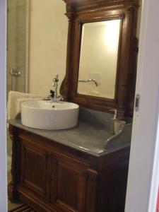 A bathroom at B&B Solstizio d'estate