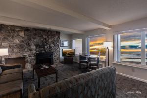 a living room with a couch and a stone wall at Driftwood Shores Resort in Florence