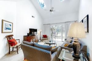 a living room with a couch and a table at Colonnade Club 152 in Hilton Head Island