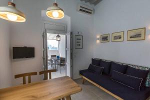TV a/nebo společenská místnost v ubytování Casa Fiona, Little Venice, Mykonos