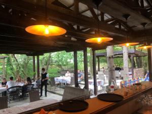 Restoran atau tempat lain untuk makan di Garni hotel Vir
