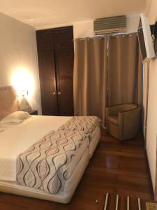 
a bedroom with a bed, a desk and a lamp at Hotel Castelo de Vide in Castelo de Vide
