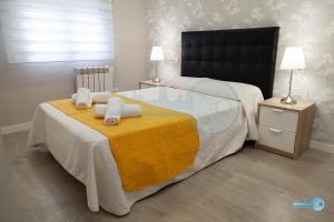 Un pat sau paturi într-o cameră la Apart A 5 min de Laurel coqueto y en pleno centro Vivienda de uso Turistico