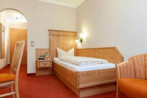 Postel nebo postele na pokoji v ubytování Hotel zur Post