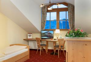 TV a/nebo společenská místnost v ubytování Hotel zur Post