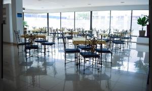 Restoran või mõni muu söögikoht majutusasutuses Hotel Metropolis Plaza Cali