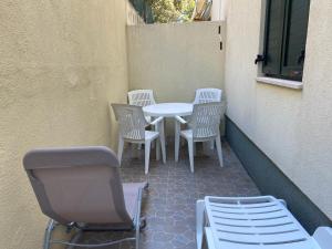 Ein Balkon oder eine Terrasse in der Unterkunft Apartment Ivek