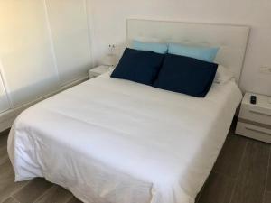 Säng eller sängar i ett rum på SEA FRONT Apartamento frente al mar