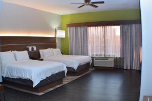 Postel nebo postele na pokoji v ubytování Holiday Inn Express Seguin by IHG