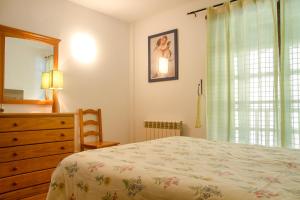 Tempat tidur dalam kamar di Refugi d Inclès 1 habitación