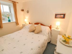 a bedroom with a bed and a window at Lonin Cottage in Barnard Castle