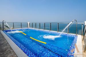 Bazén v ubytování Avenis Hotel nebo v jeho okolí