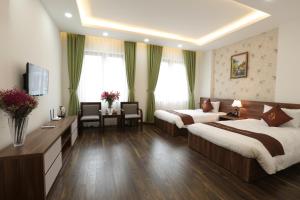 a hotel room with two beds and a desk at Malina Luxury Villa in Da Thien